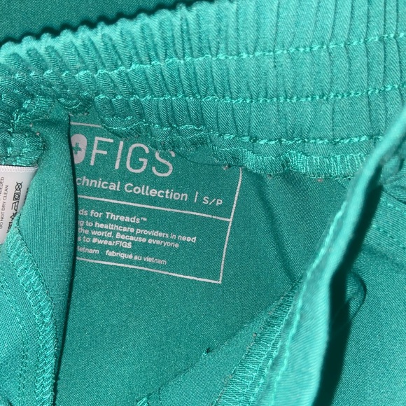 Hunter green figs set - Picture 3 of 3